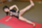 爆乳Iカップくびれ桃尻Curvyグラドル雨宮留菜のTバックサイドブリッジレッグオープン(筋トレ女子) きゅうすた (6)