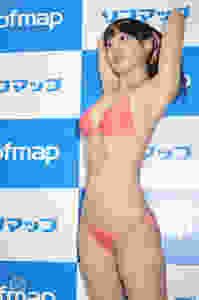 巨乳グラビアイドル浜田由梨『罵られながら足で踏まれたい動画 村上水軍×浜田由梨/Aircontrol』DVD発売記念イベント (1)