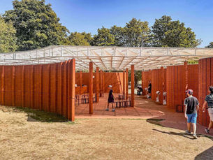 on site | Yellow Lawns, Yellow Lines and a Curving Wall: A Summer Afternoon at the Serpentine