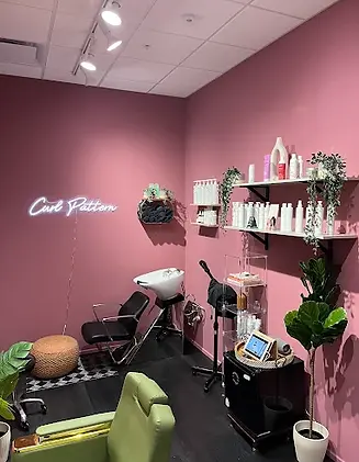 salon inside.webp