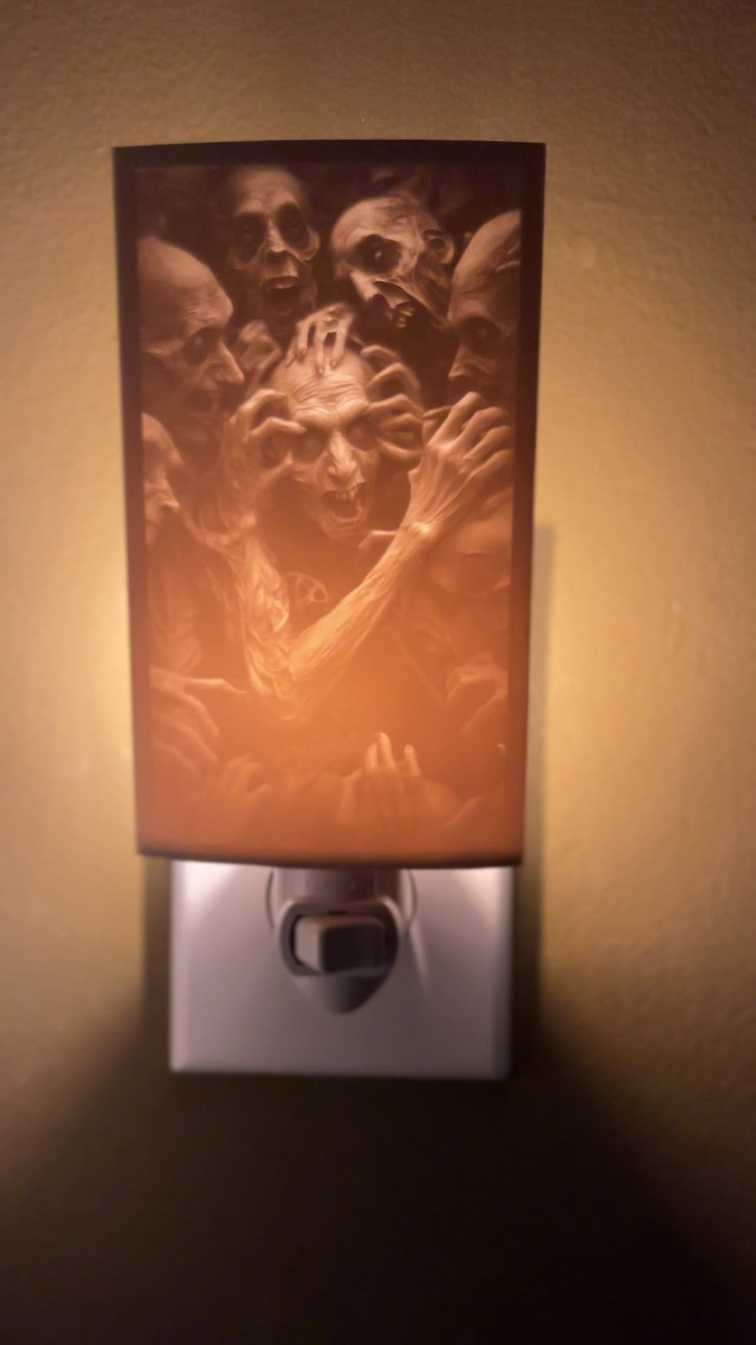 Clawing his way out Unique Custom Made 3D Lithophane Night-