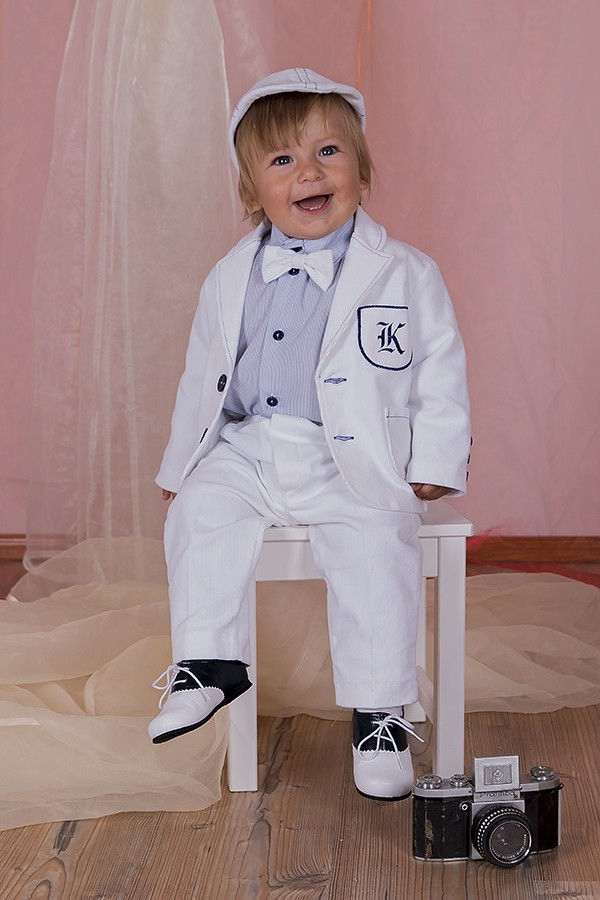 Миниатюра: Костюм для мальчика из белого вельвета  A044