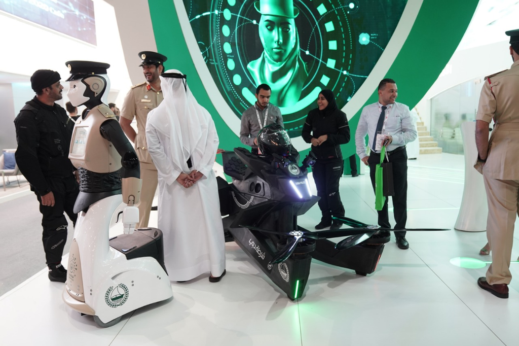 Beberapa kendaraan berteknologi yang ditawarkan ke kepolisian Dubai