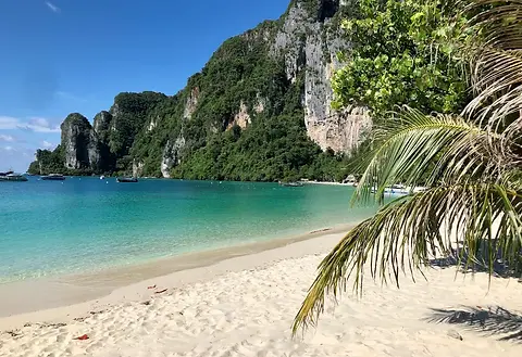 Luxury Bareboat Charter – Impressions across Thailand’s breathtaking Andaman Sea.