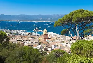 Luxury Yacht Charter – Discover St. Tropez: Stunning views overlooking the beautiful harbor town, the vibrant waterfront, and the coastline.