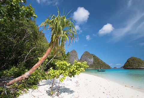 Luxury Bareboat Charter – Impressions from Thailand’s Andaman Sea.
