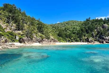 Luxury Bareboat Yacht Charter – Impressions across the Whitsunday Islands of Australia.