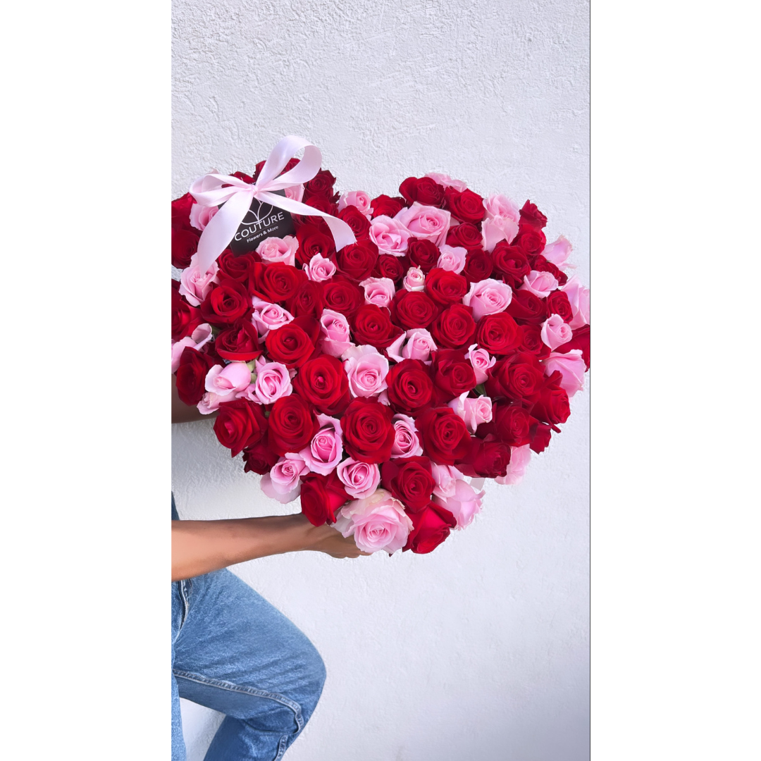 לב ורדים ורוד אדום