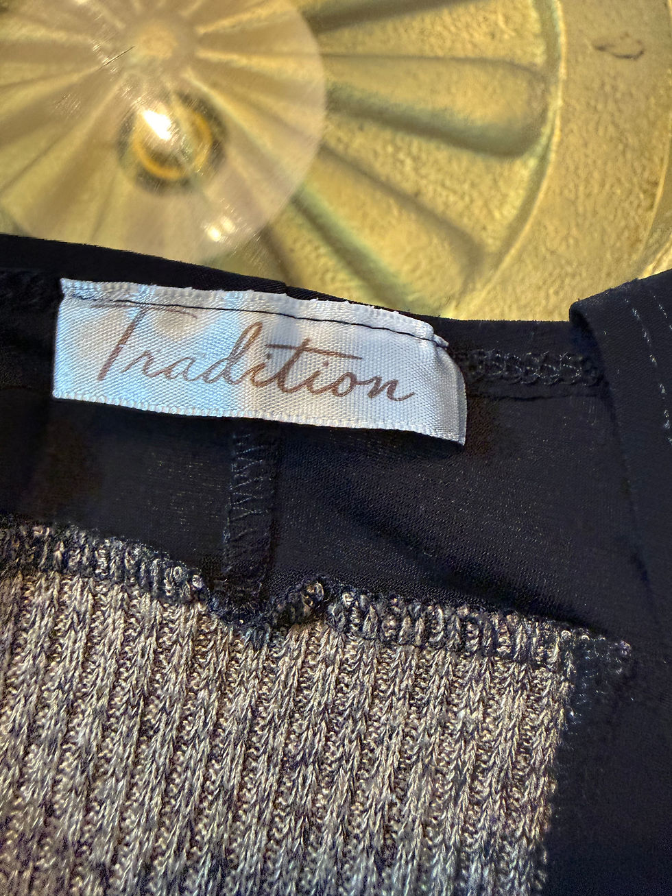 Miniature : 🖤 Robe chic noir & doré – Silhouette élégante