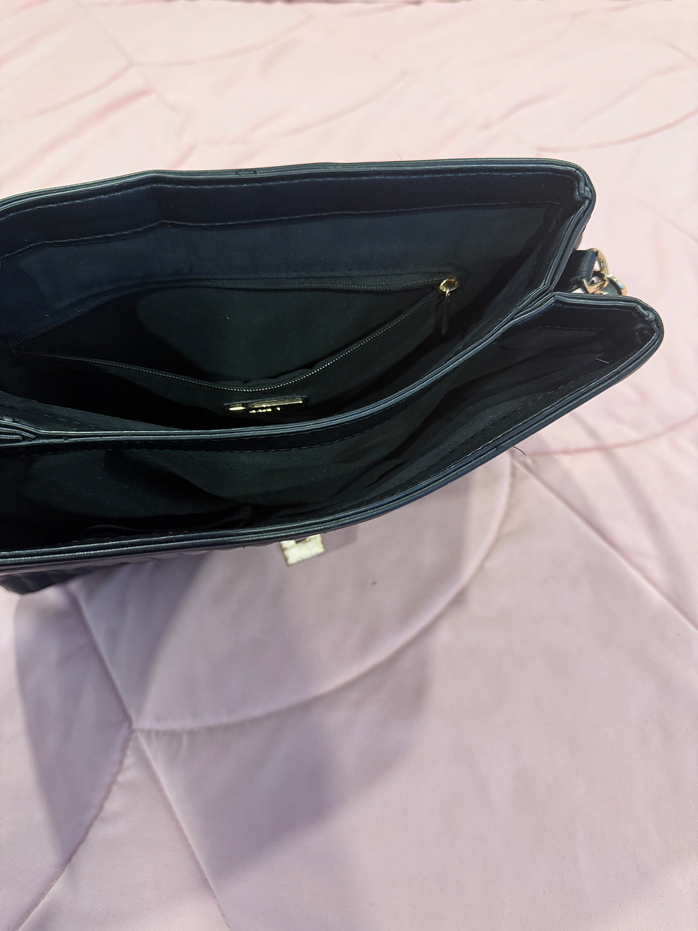 Miniature : 👜 Sac à main structuré ALDO noir – Détails dorés