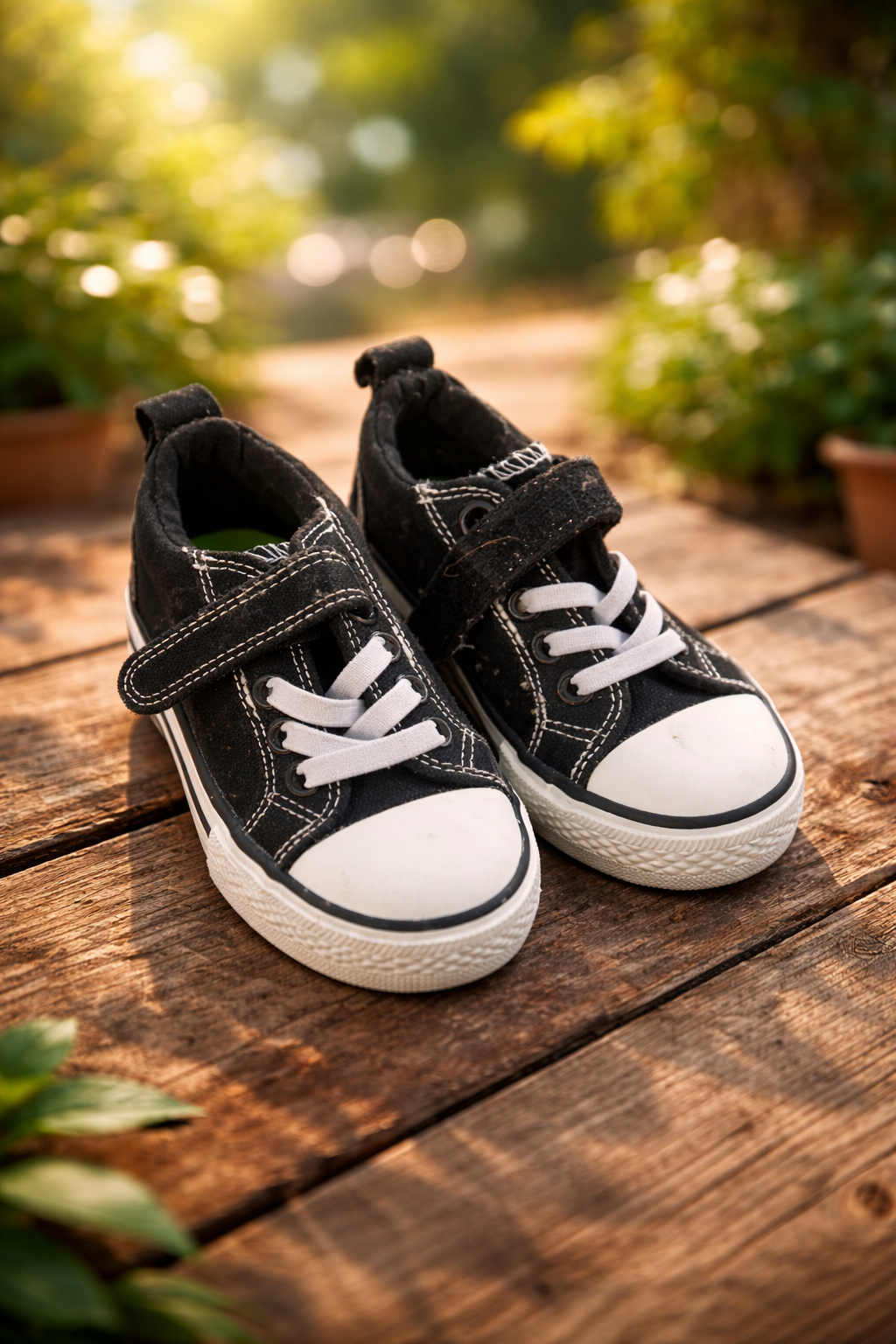 👟 Baskets Enfant Noires & Blanches – Style Classique & Confort Quotidien