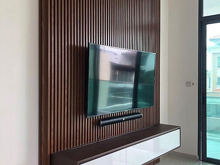 واجهات شاشات التلفزيون في العين