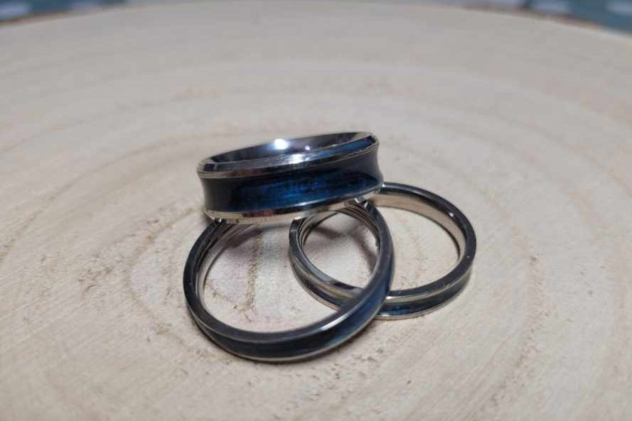 Thumbnail: memorial hair and ash inclusion set Single walled ring