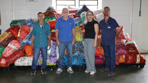 SIMPLAGO realiza nova entrega do Projeto Tampinha Legal