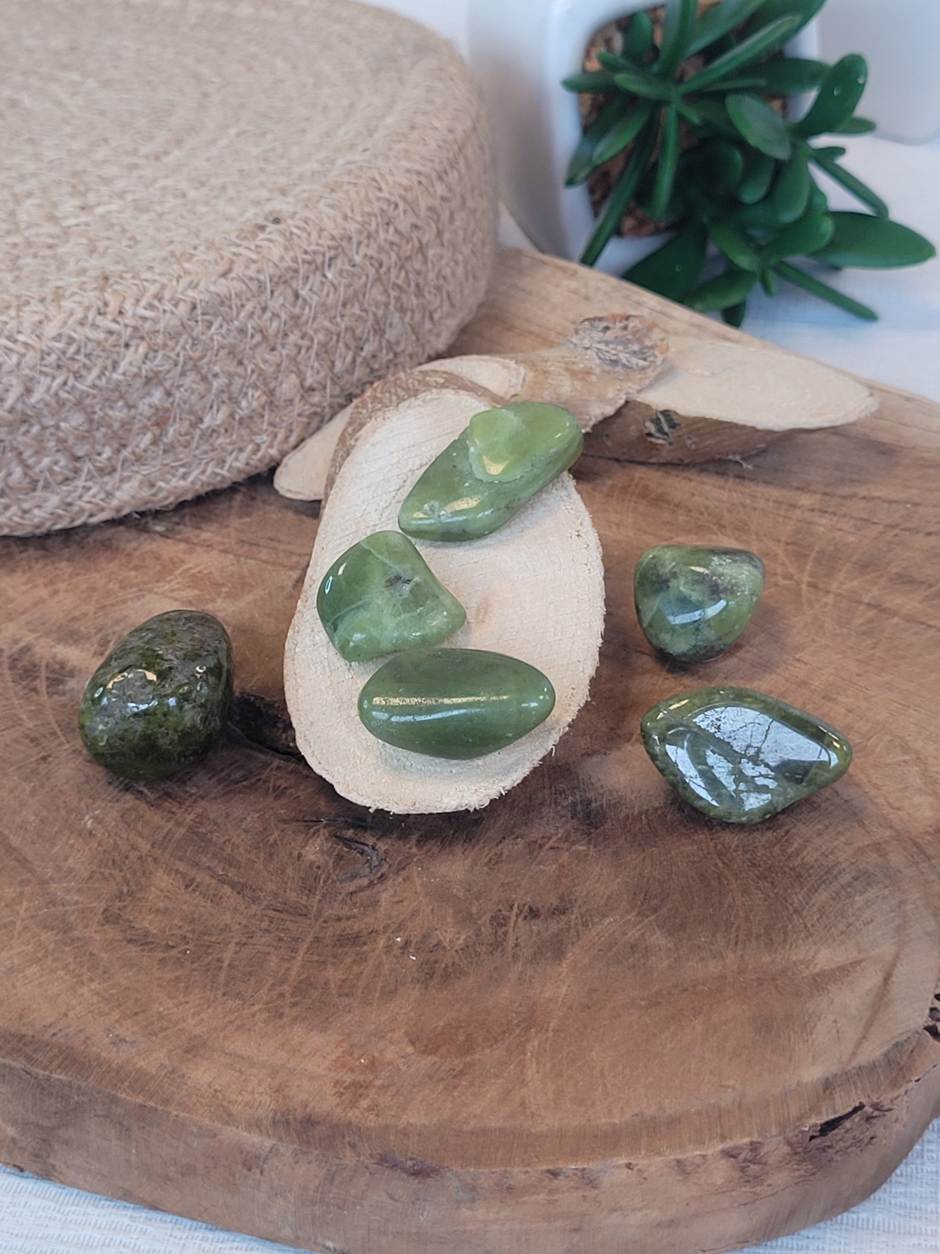 Pierre roulée Vésuvianite