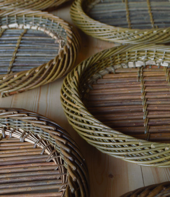 Large Flat Trays, Willow with Roots Jenny Crisp and Issy wilkes are mother daughter basketmakers & Willow growers
