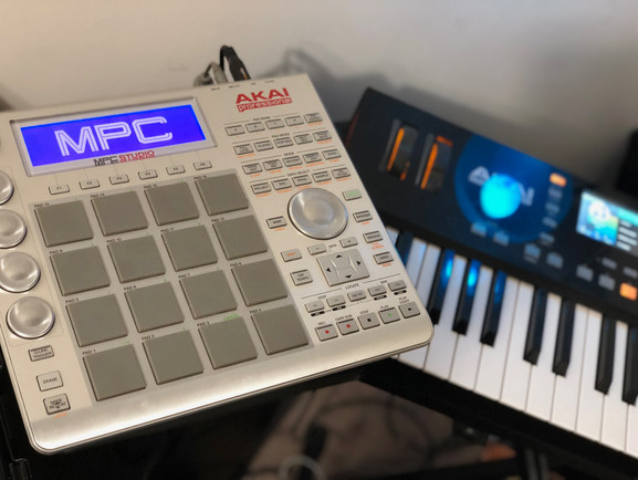 Akai MPC Studio and Akai Advance 61 Keyboard Controller