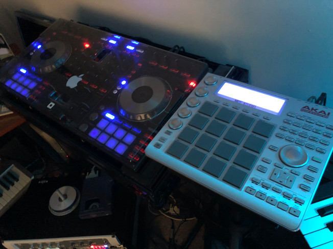 Pioneer DDJ-SX and Akai MPC Studio
