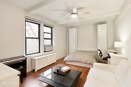 321 beforre living room.webp