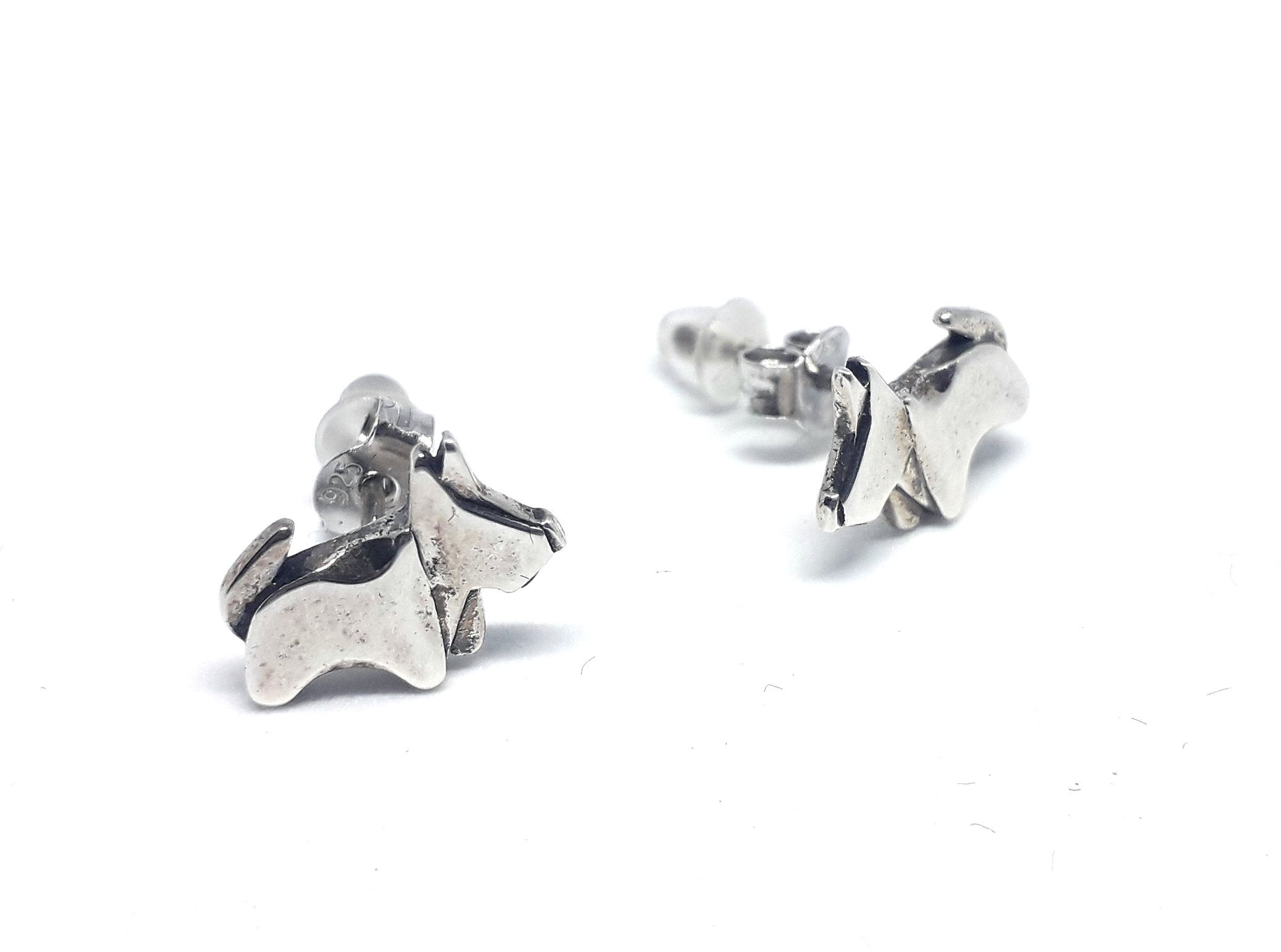 Aros de plata 925 con forma de perro Schnauzer pegados a la oreja - Joya Store Chile