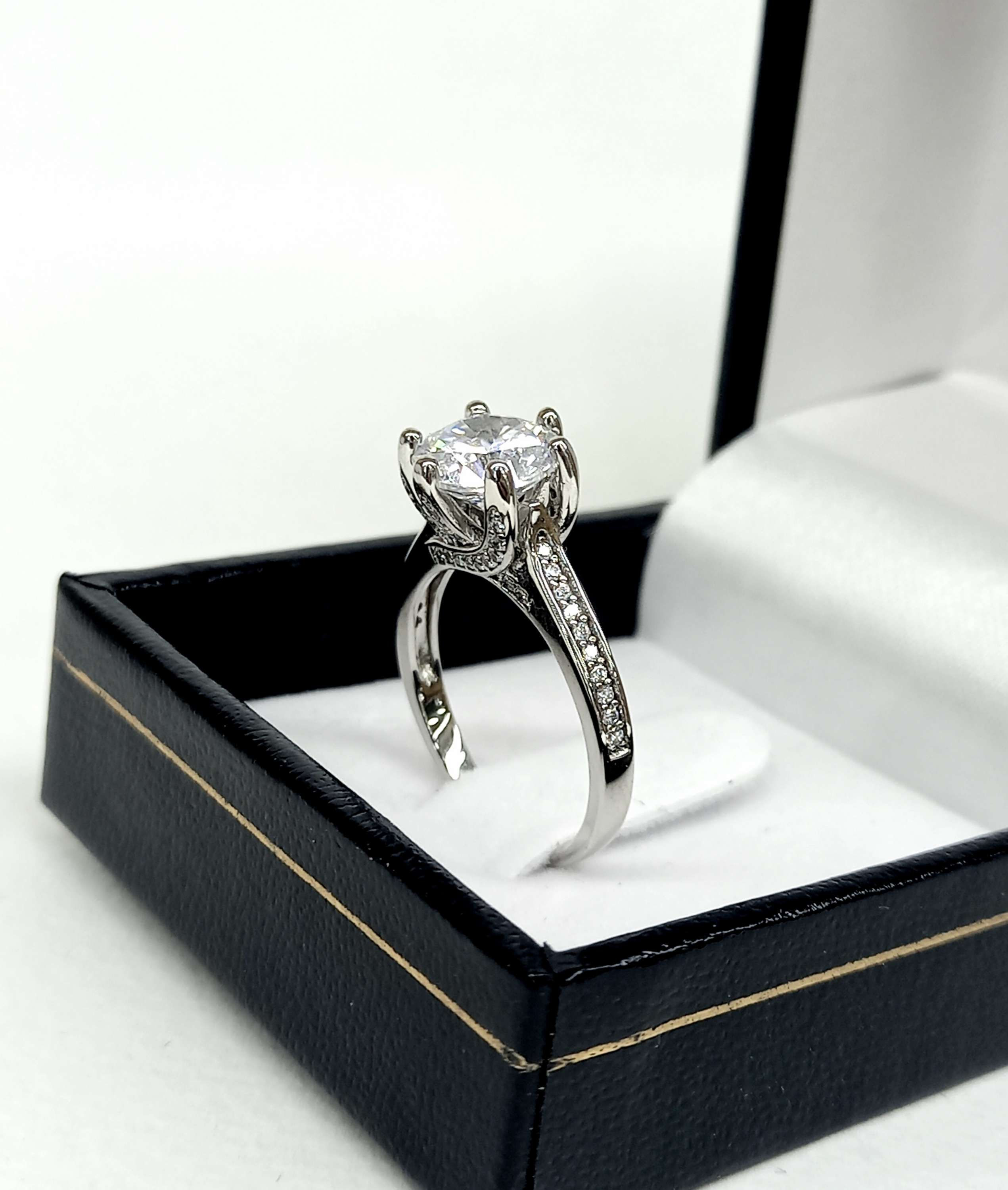 Anillo de Compromiso Solitaire