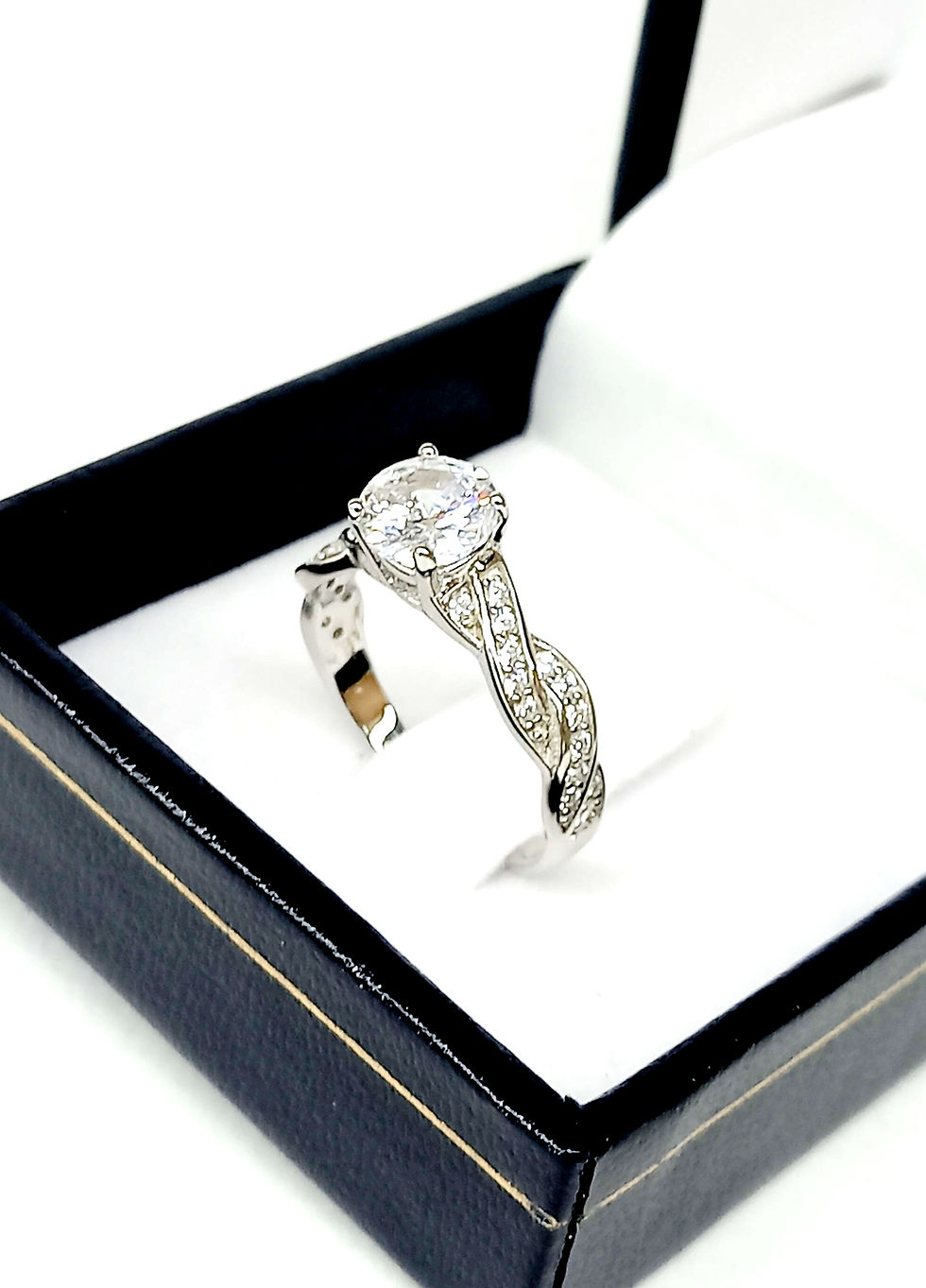 Miniatura: Anillo de Compromiso Solitario Trenzado