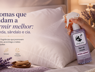 Frasco da Água de Lençóis Lavanda Francesa da Lunna Luz Aromas sendo borrifado sobre um travesseiro branco.