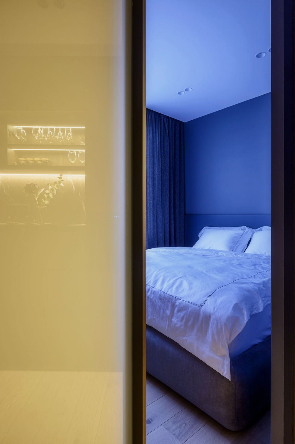 Фото реализации дизайн проекта: интерьер спальни