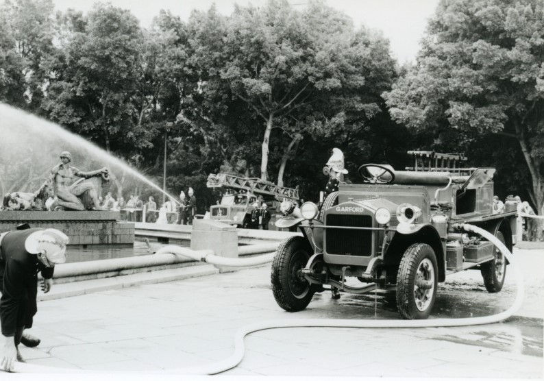 Demonstration of the Garford Hale at Fire Prevention Week in Hyde Park, 1975 [Museum of Fire collection]
