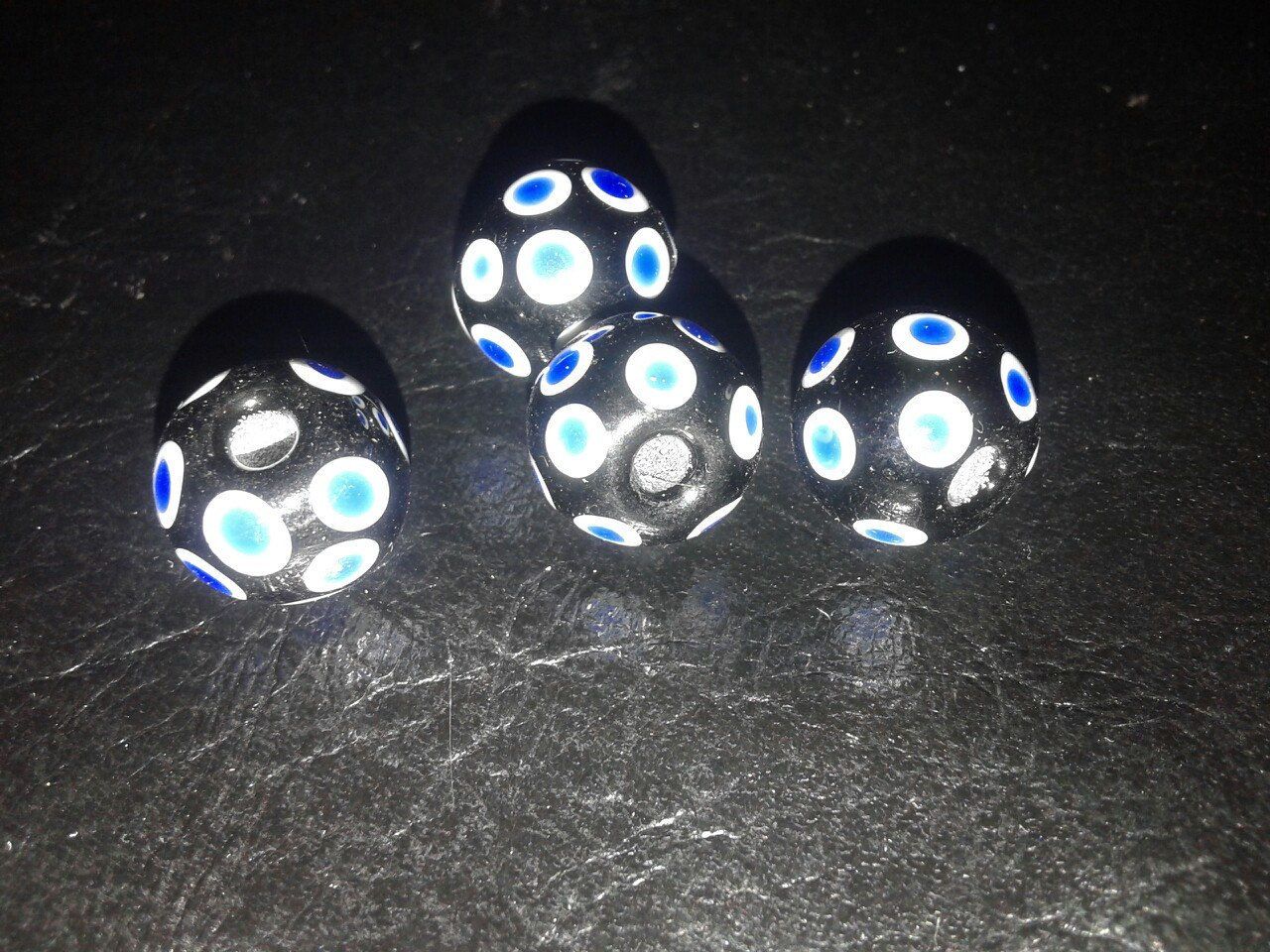 Глазчатая бусина 25.