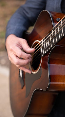 GoGee Pic Guitar.jpeg
