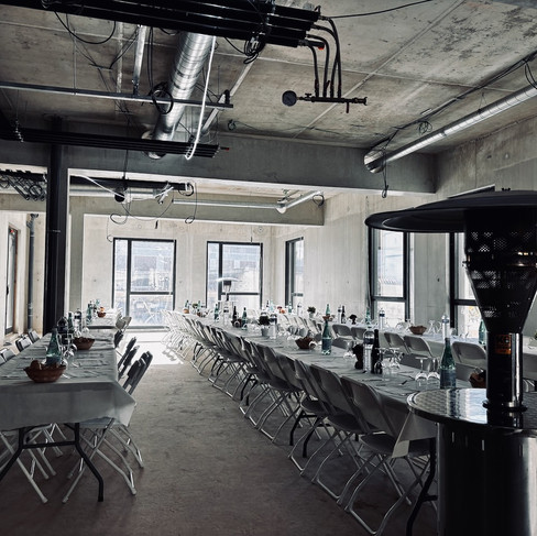 Les espaces étant encore en travaux, il faut que ce repas de chantier soit confortable