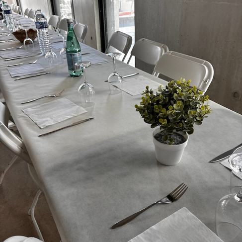 Finalisation de l'installation du repas de chantier