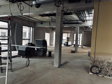 Le repas de chantier se déroule ici, l'espace est séparé par un mur
