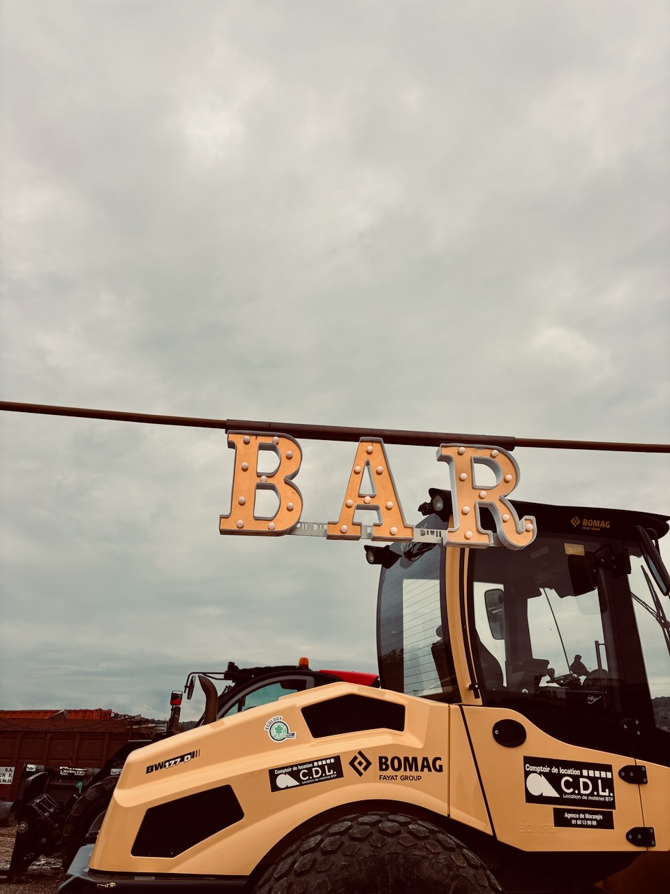 Le bar sur une prestation gigot bitume