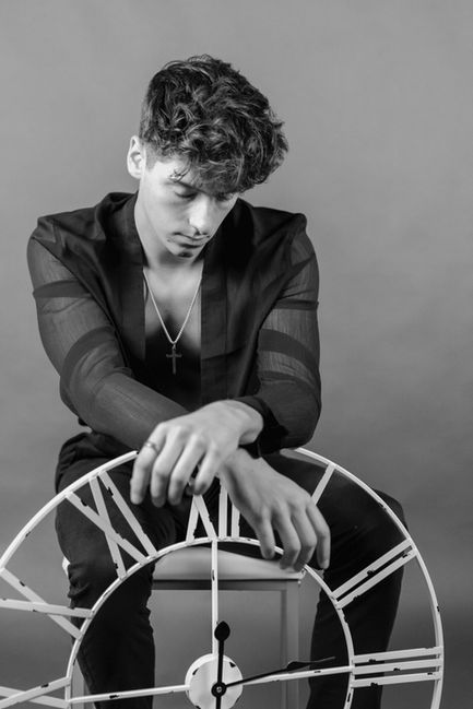 Facetune_16-04-2023-07-37-24