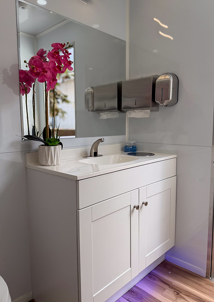 uxury restroom trailer with two private stalls, air conditioning, running water, and elegant interiors — perfect for weddings and special events.