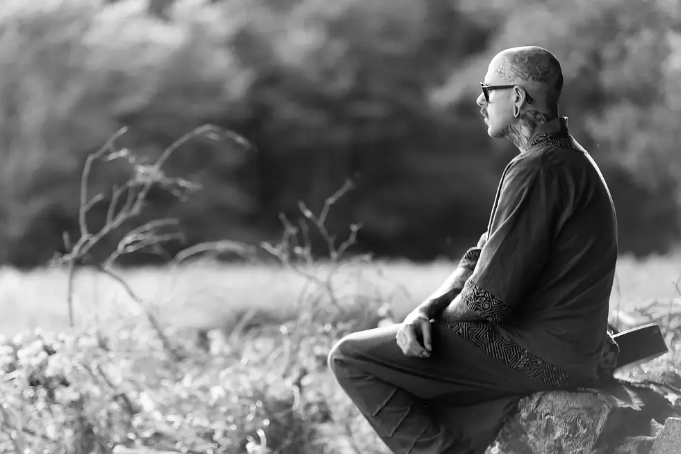 1-HERO-jason-seated-rock-bw.webp
