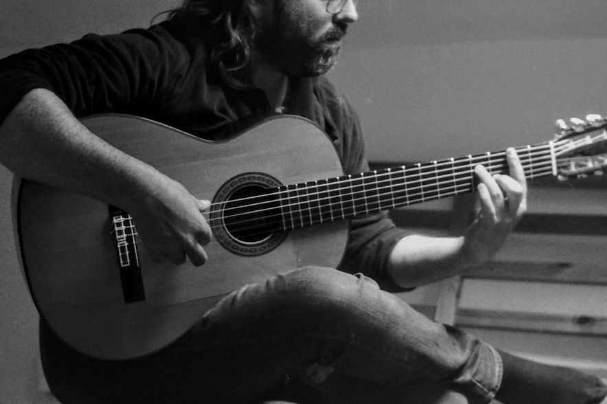 Paddy guitar photo - Victor's old camera.jpeg