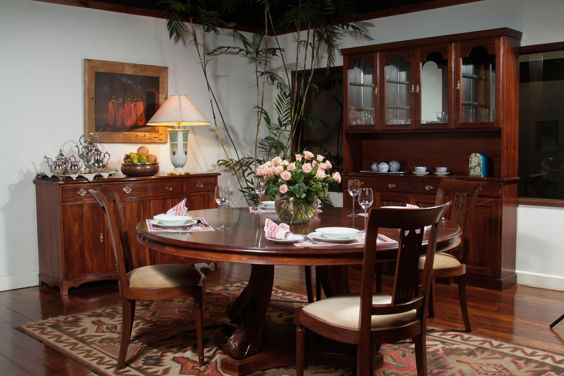 Regia round dining table