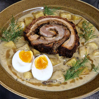 Knuspriger gerollter Bauchfleisch