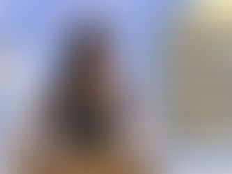 Foto de Fabiana G. Barucco sorrindo, em ambiente profissional, durante entrevista no podcast PodSpeakers, representando liderança feminina autêntica e inspiradora.