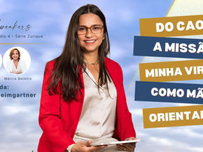 Foto de Ariane Heimgartner sorrindo, em um ambiente acolhedor, durante entrevista ao podcast PodSpeakers, representando educação parental com leveza e conexão.