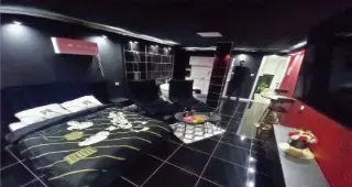 חדר זוגי עם מיטה וג'קוזי בצימר לפי שעה בעפולה
