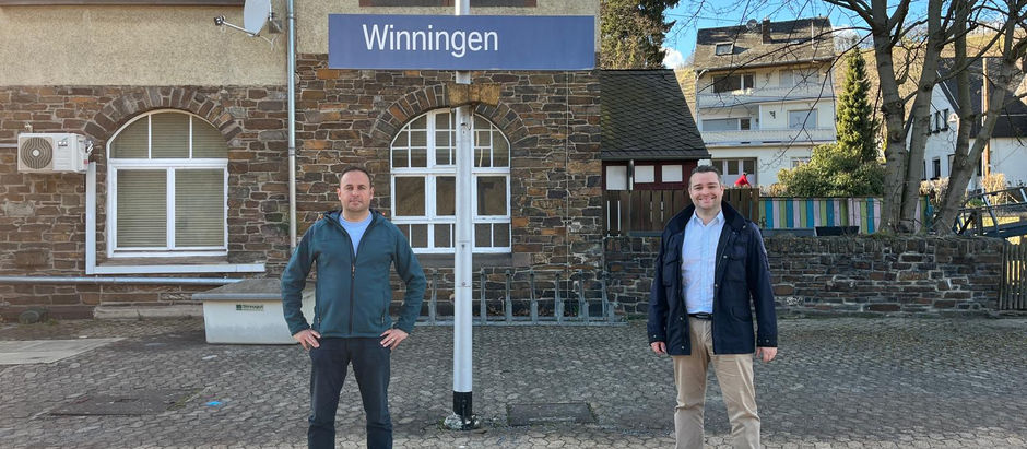 Torsten Welling (MdL) und Jens Firmenich begrüßen Ausbau des Bahnhofs Winningen