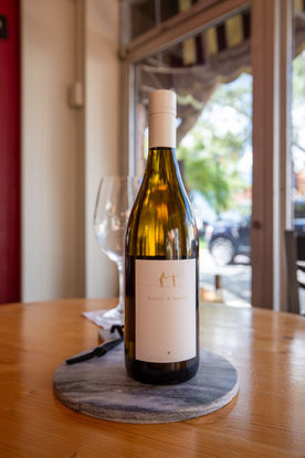 Harvey & Harriet white wine