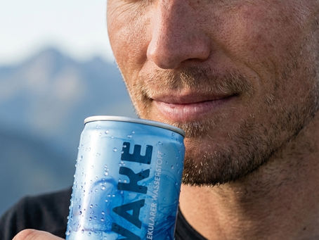Bewusste Hydration auf neuem Niveau – AWAKE bringt molekularen Wasserstoff in die Dose und Flasche
