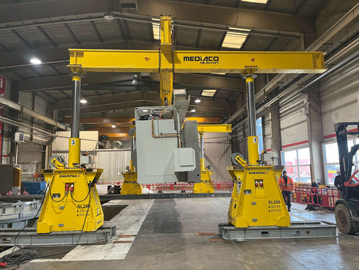 Enerpac gantry moves 13m machine lathe for Mediaco Heavy Lift