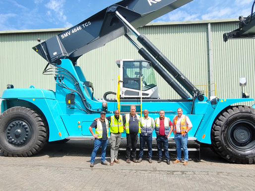 Heavy Lift delivers ‘monster’ reach stacker to C.Steinweg Bridge