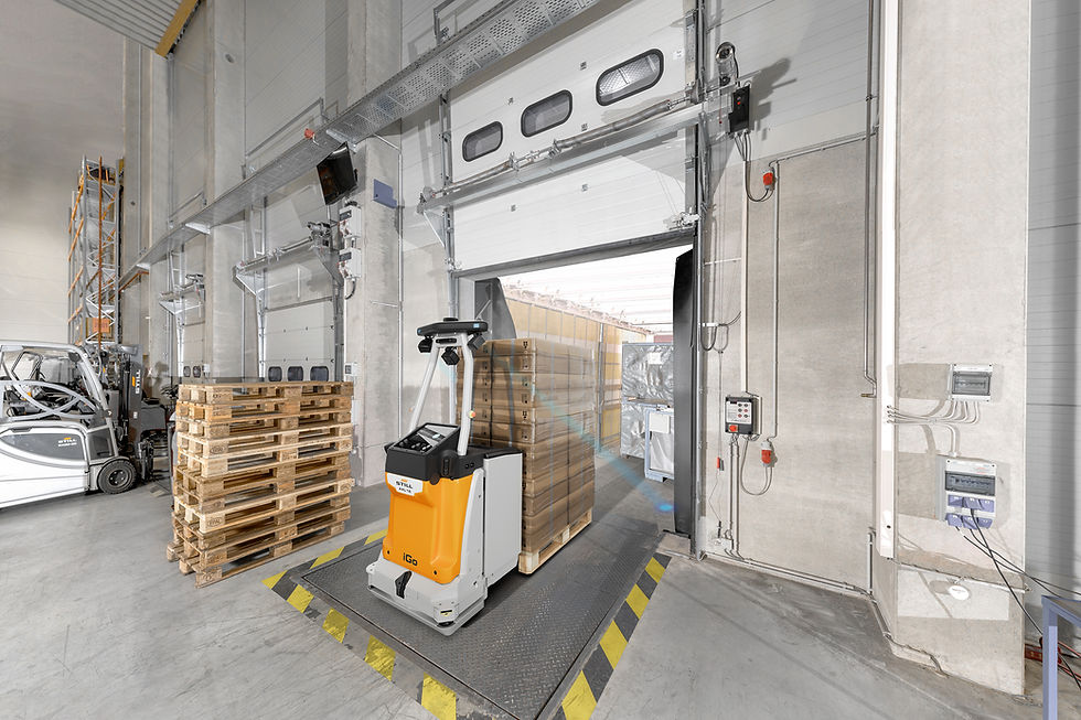 STILL AXL 15 iGo loading pallets into a lorry trailer autonomously